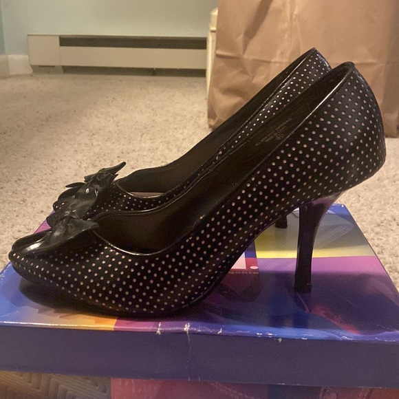 LEI Black/pink dot peep toe; well-loved but well taken care of; original box - Picture 4 of 7